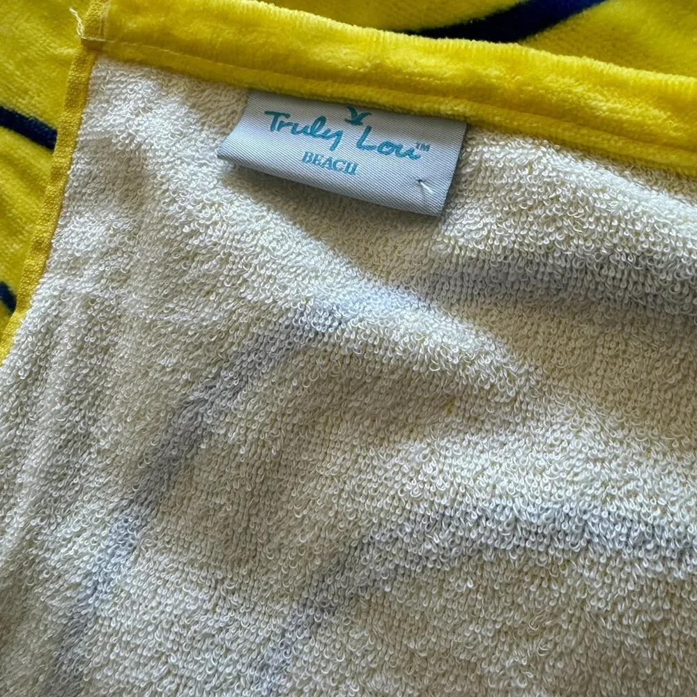 Super soft, smiley large beach towel!! Get summer ready😀 I have two more😉😃